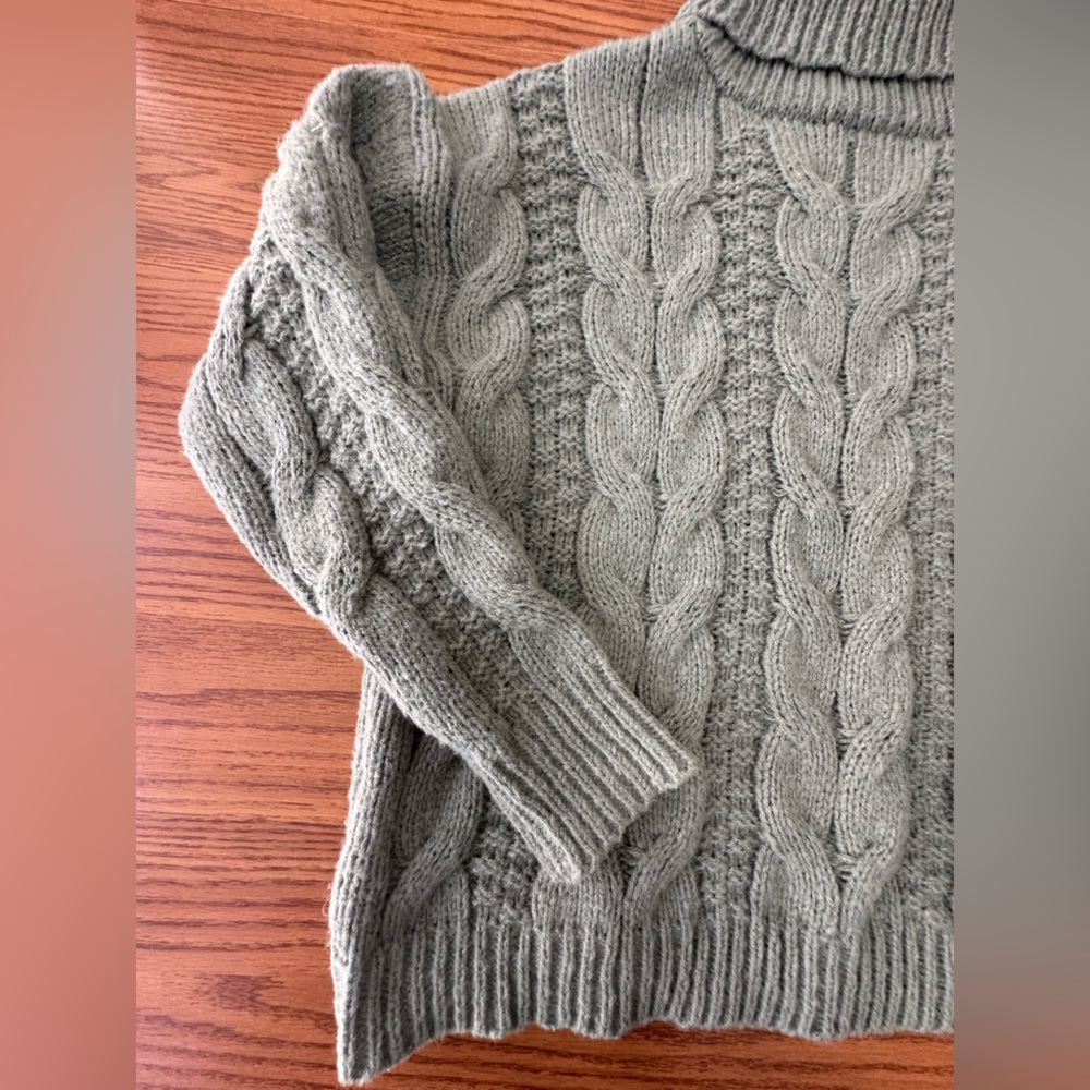 Woven Heart sage green chunky knit turtleneck sweater size medium - Picture 2 of 5